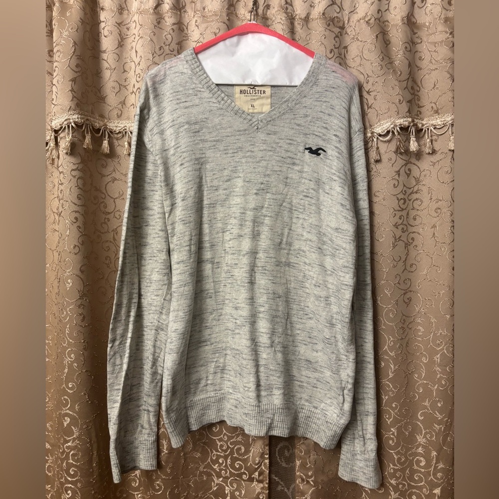 Vintage Hollister Men's Light Gray V-Neck Sweater- XL
